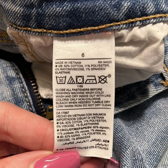 Old Navy Mid-Rise Destructed Super Skinny Jeans - Picture 15 of 15